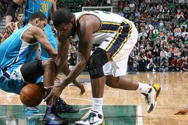 凶杀黄蜂队的进攻,激战正酣，悬念迭起